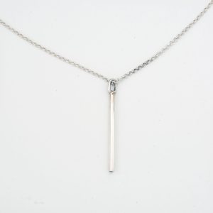 D30: The Simple Bar Necklace